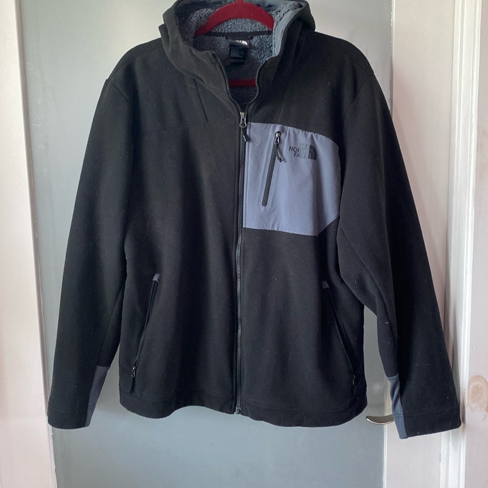 Men’s size Large North Face Fleece Jacket
